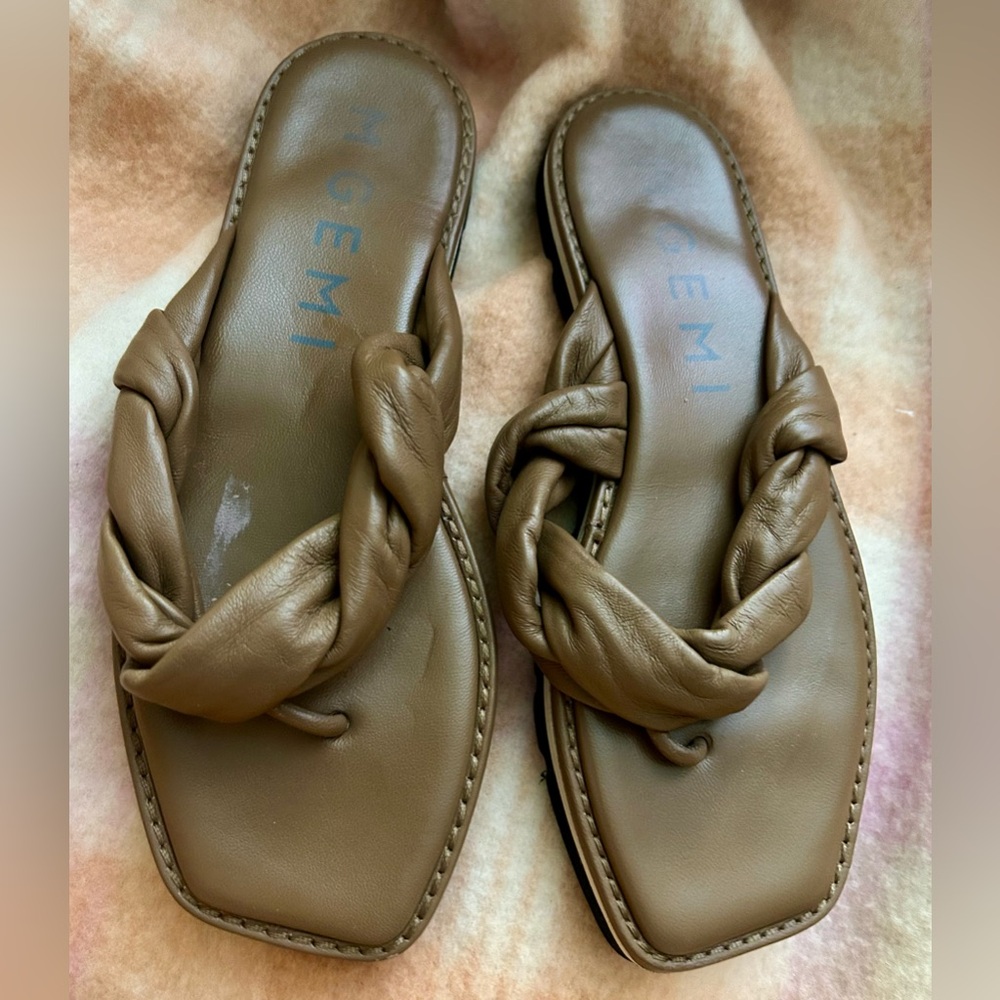 * M. Gemi Italian Leather Thong Sandals SZ EU 38.5 = US SZ 8 *
